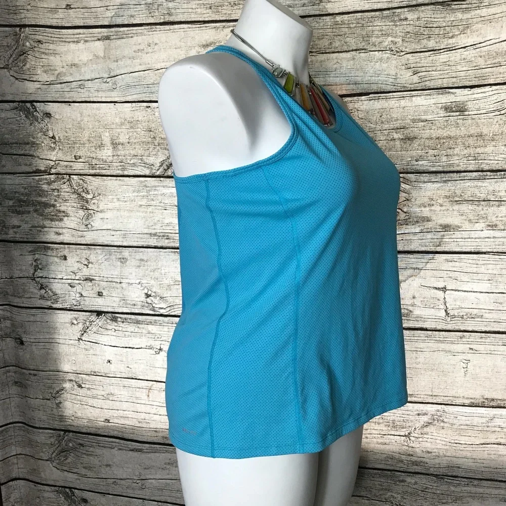 nike dri fit blue tank top size XL. 


Pit to pit approx:  20 inches - Picture 2 of 7